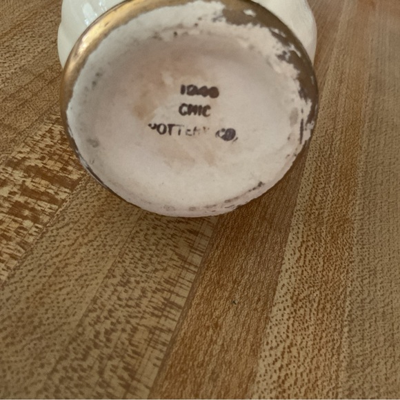 Vintage Chic Bud Vase. 1946 - Picture 4 of 6